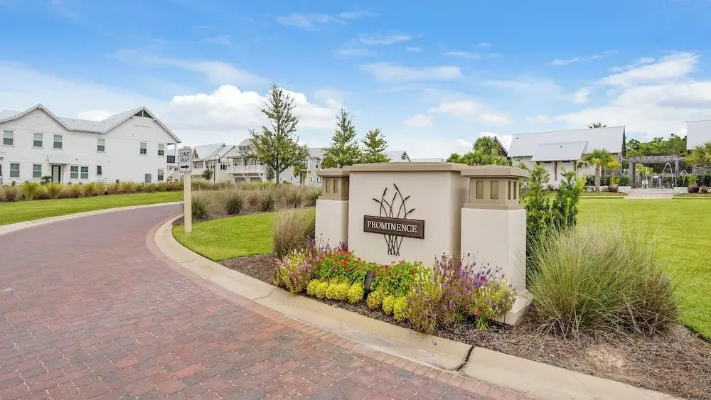 Modern Comfort + Resort Style Pool: Perfect Prominence Location for 10