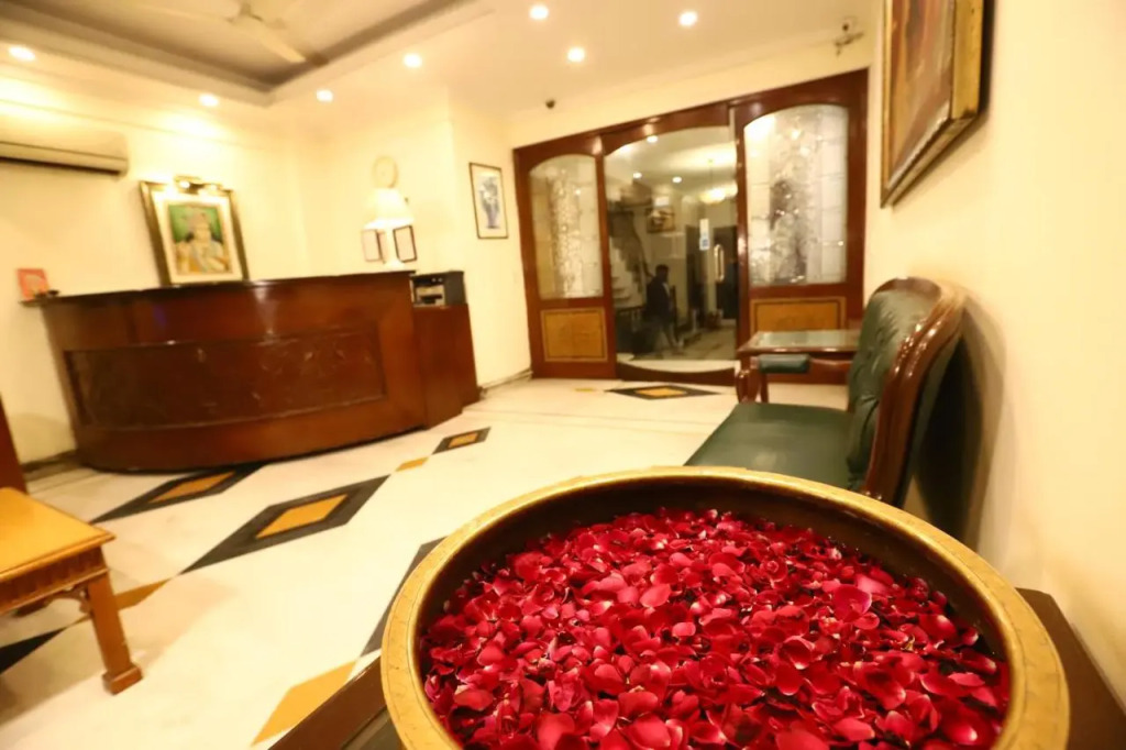 Hotel Ambica Palace AIIMS New Delhi - Couple Friendly Local ID Accepted
