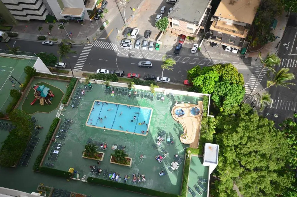 Romantic Waikiki Banyan 2513 with Ocean and Diamond Head Views and Free Parking!