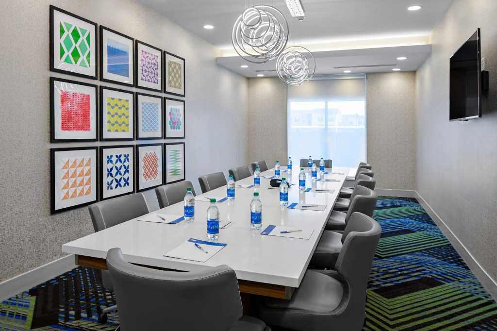 Holiday Inn Express & Suites Lubbock Central - Univ Area by IHG