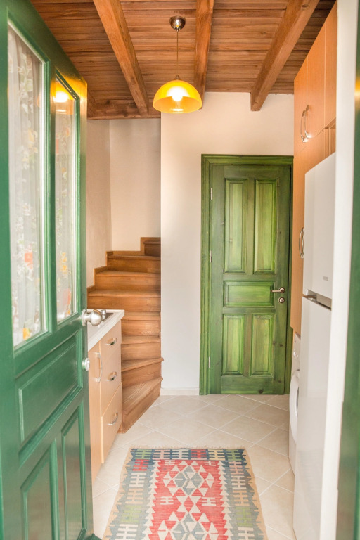 Metis Stone Home