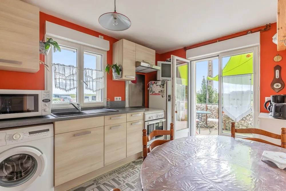 Apartment With one Bedroom in Mortagne-sur-gironde, With Furnished Gar