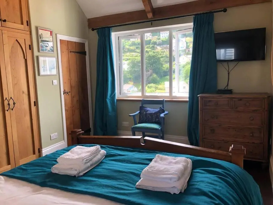 Spacious 4-bed House in Lynton