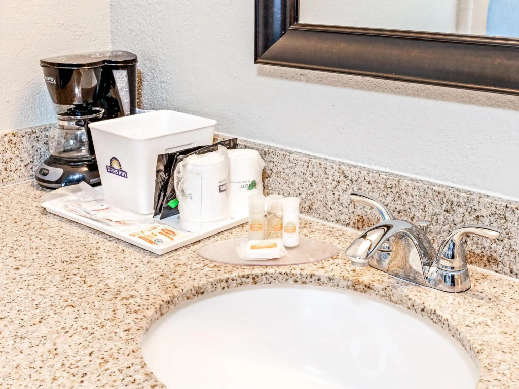 Cabana Inn & Suites