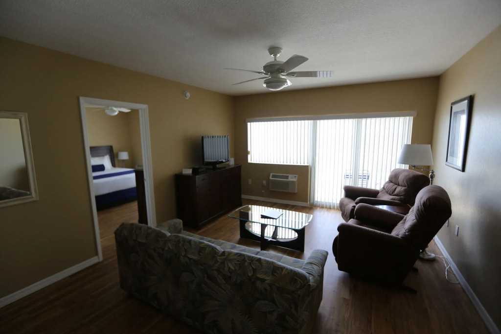 Shoreline Island Resort
