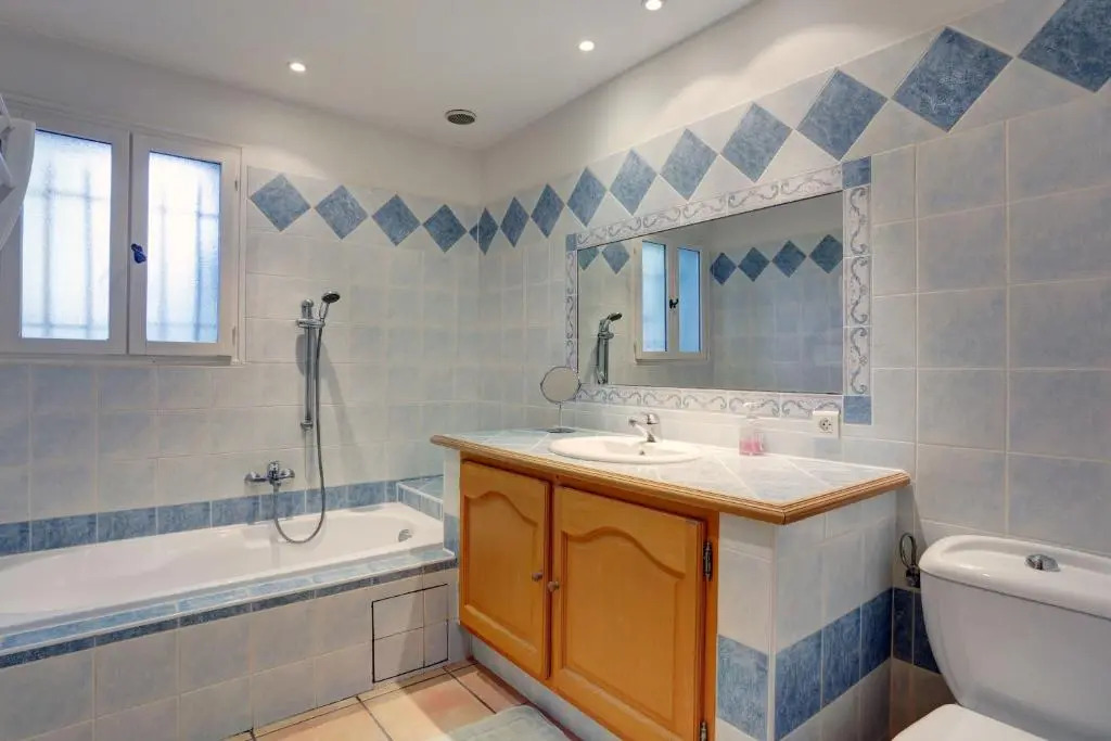 villa de charme, 8 pers, climatisée, piscine chauffée, calme garanti