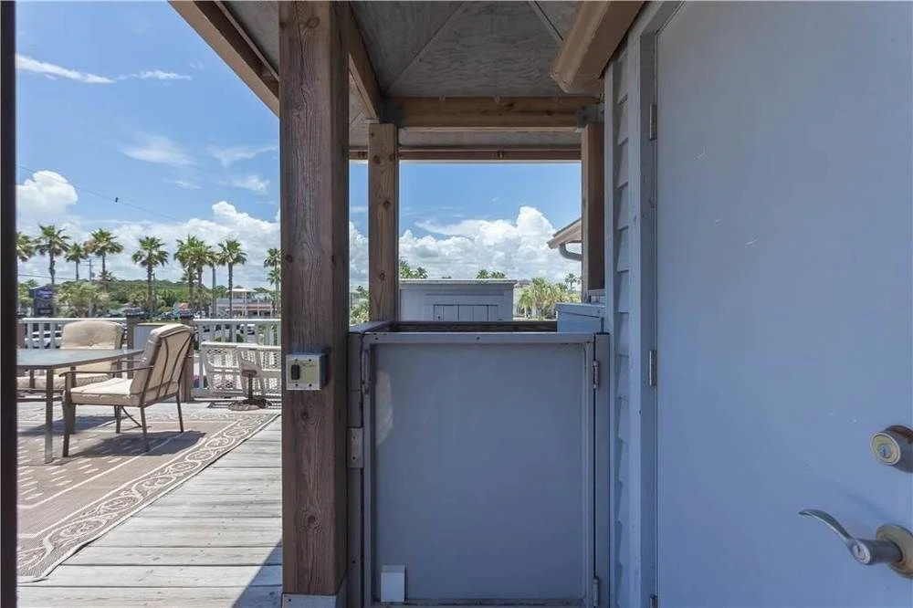 All You Need 2 Br home by RedAwning
