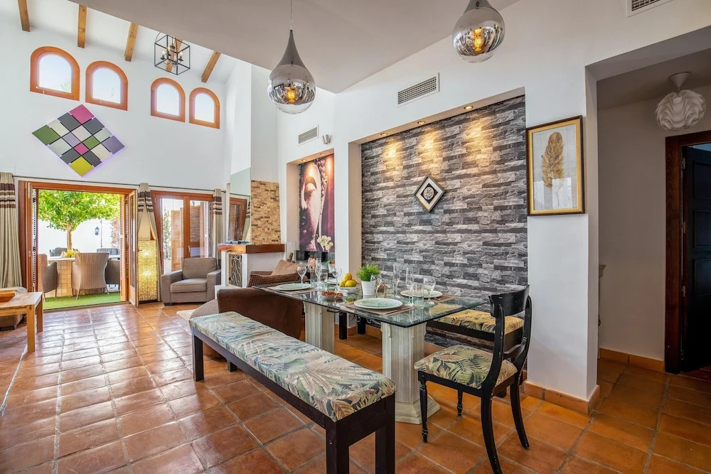 Luxurious Villa in Baños y Mendigo, Spain - Perfect for Families and Groups
