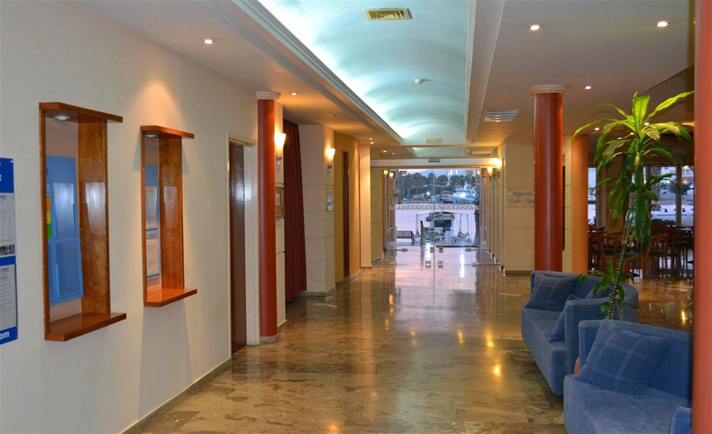 Astron Hotel