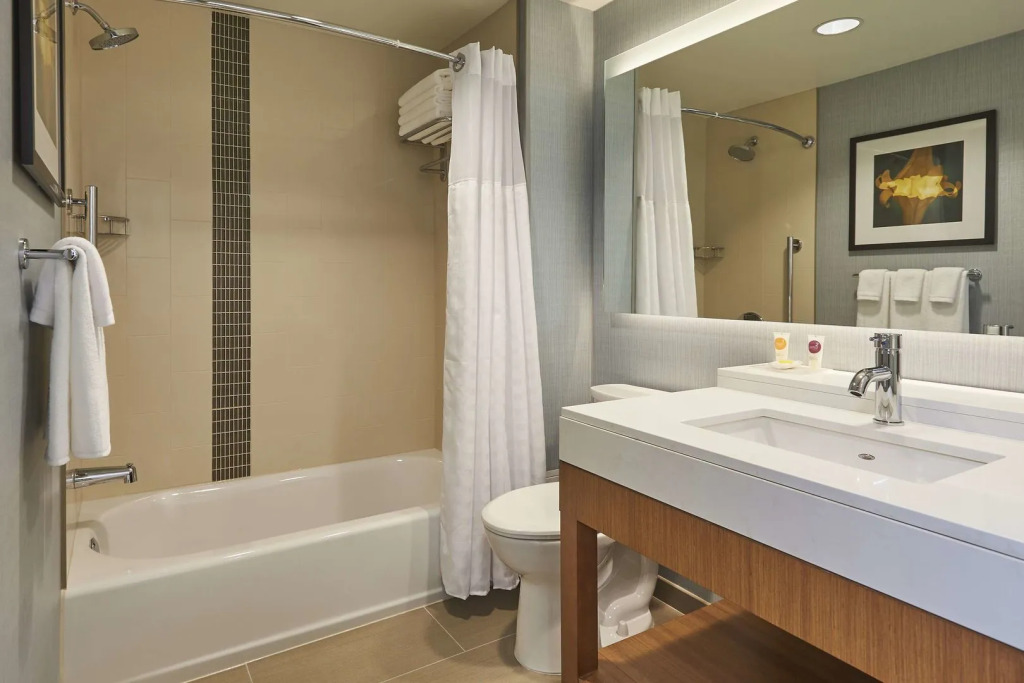 Hyatt Place Toronto Mississauga and Luxe Convention Centre