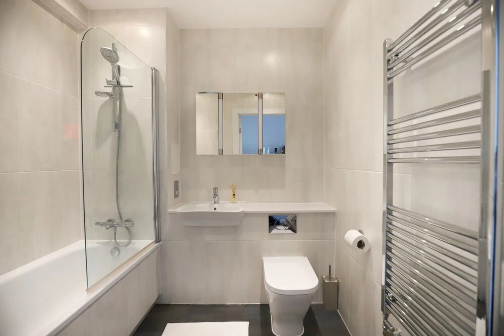 1 Bedroom Apartment With Balcony in Greenwich