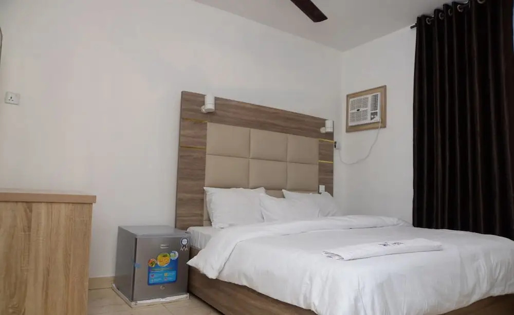 Gentle tower hotel and suites