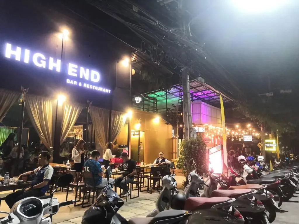 Near old city,Nimman,night Bazaar swimming pool apartment 25