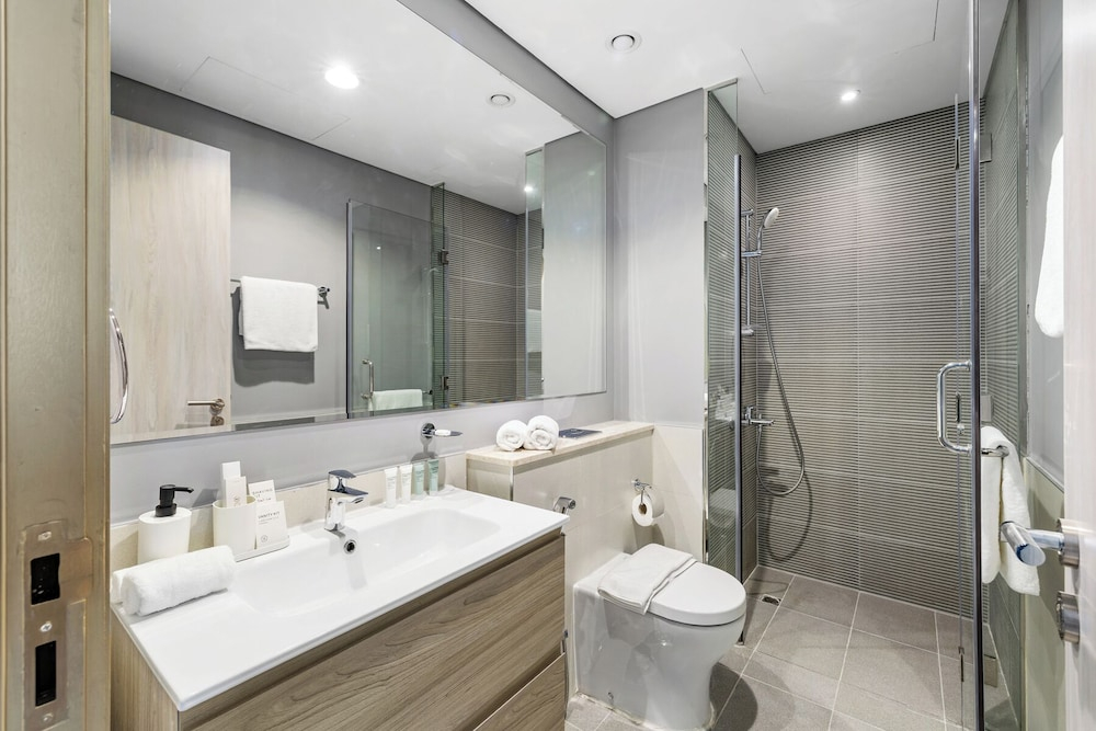 Canal View 1BR Near Business Bay Metro