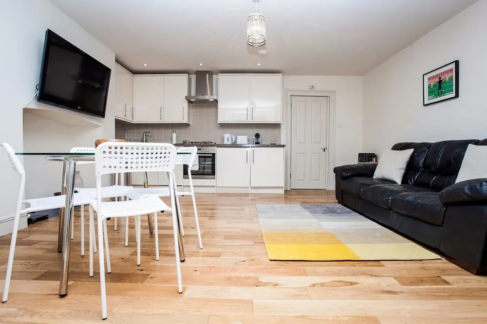 Bright &Spacious Central 1 Bed Basement Flat