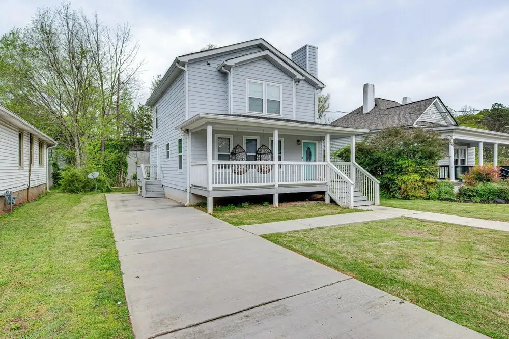Charming Atlanta Home w/ Yard ~ 7 Mi to Downtown!
