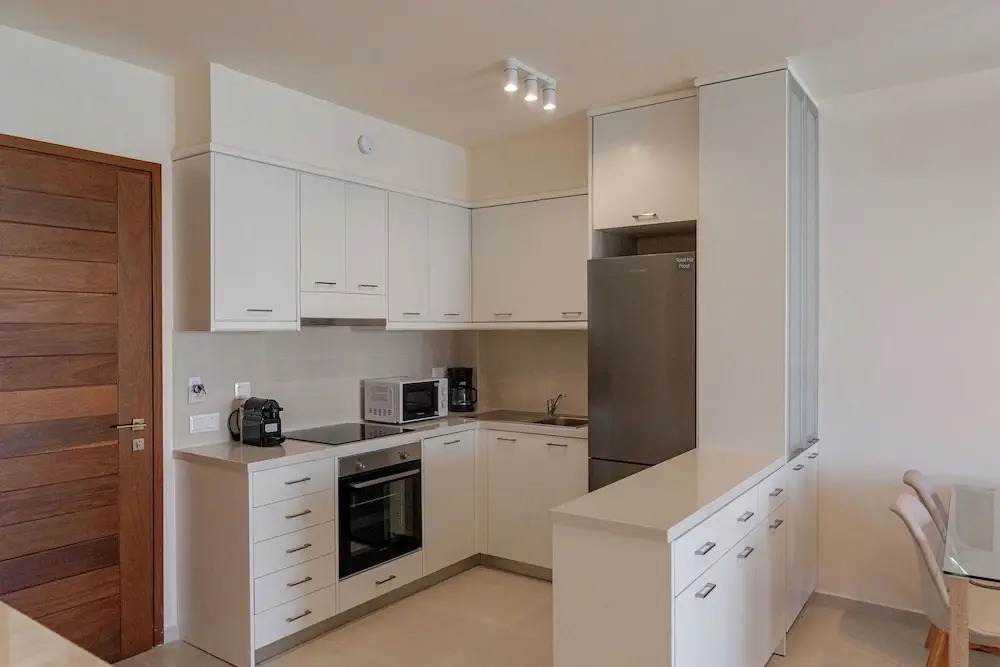 Phaedrus Living: Seaside Thalassa Cretan D101
