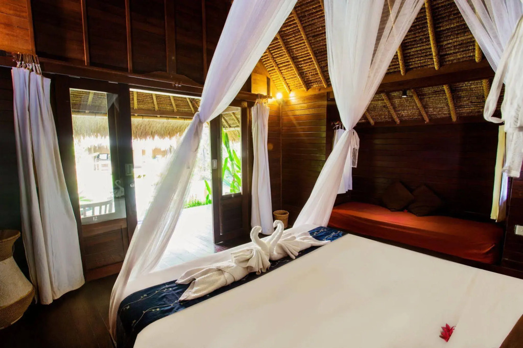 TS Hut Lembongan