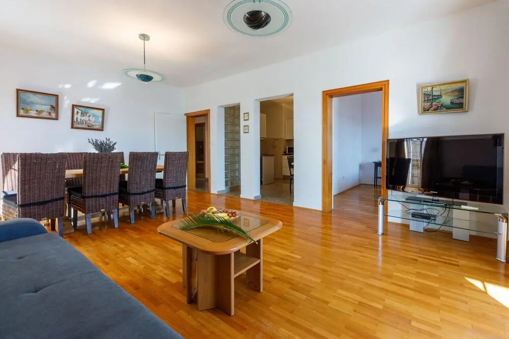 Apartment Goran