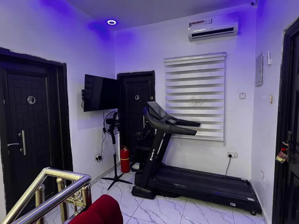New Luxury 3 bedroom Duplex with private gym and close to Ikeja Airport