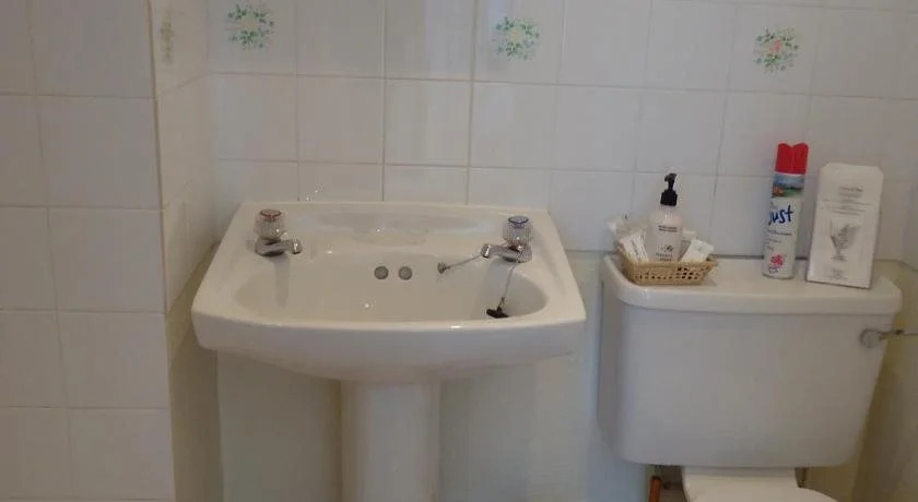 Linroy Guest House