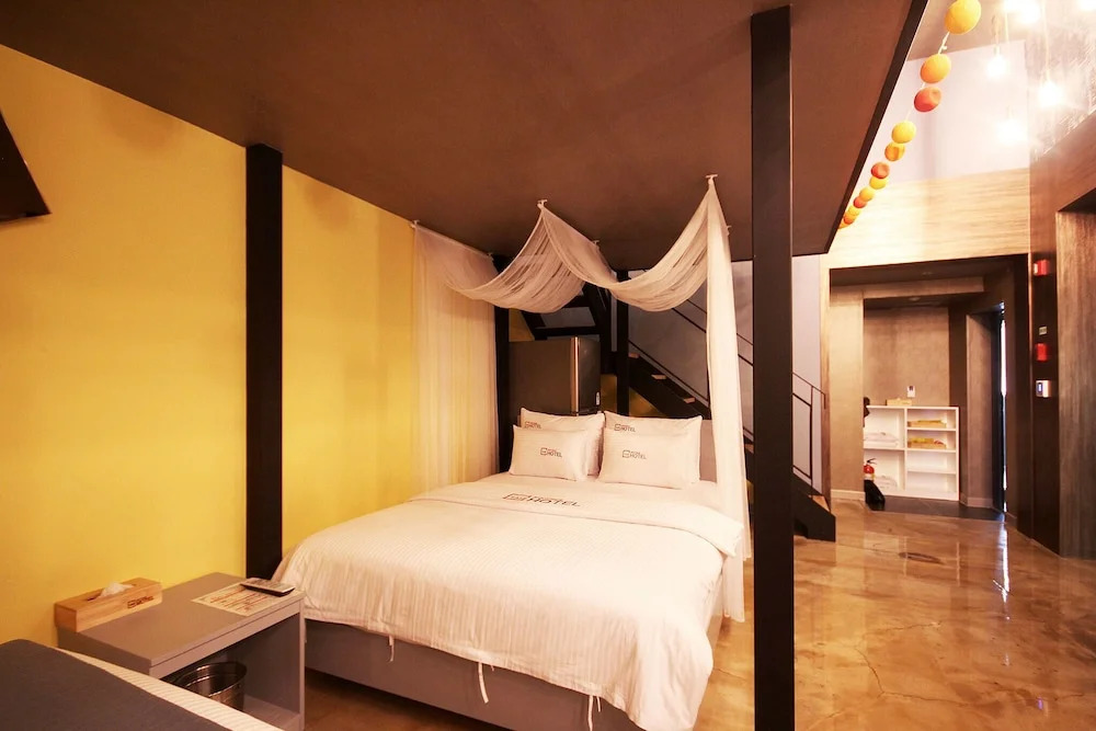 Yeongju Case Business Hotel