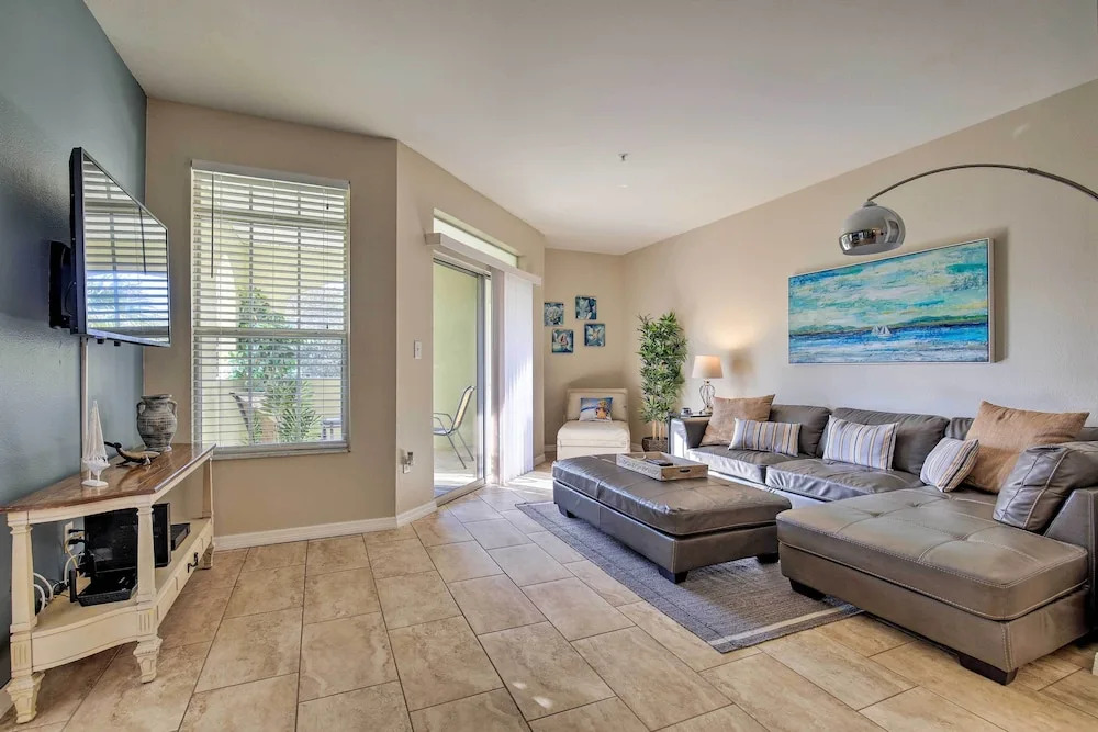 Modern Condo w/ Pool: 4 Mi to Clearwater Beach!