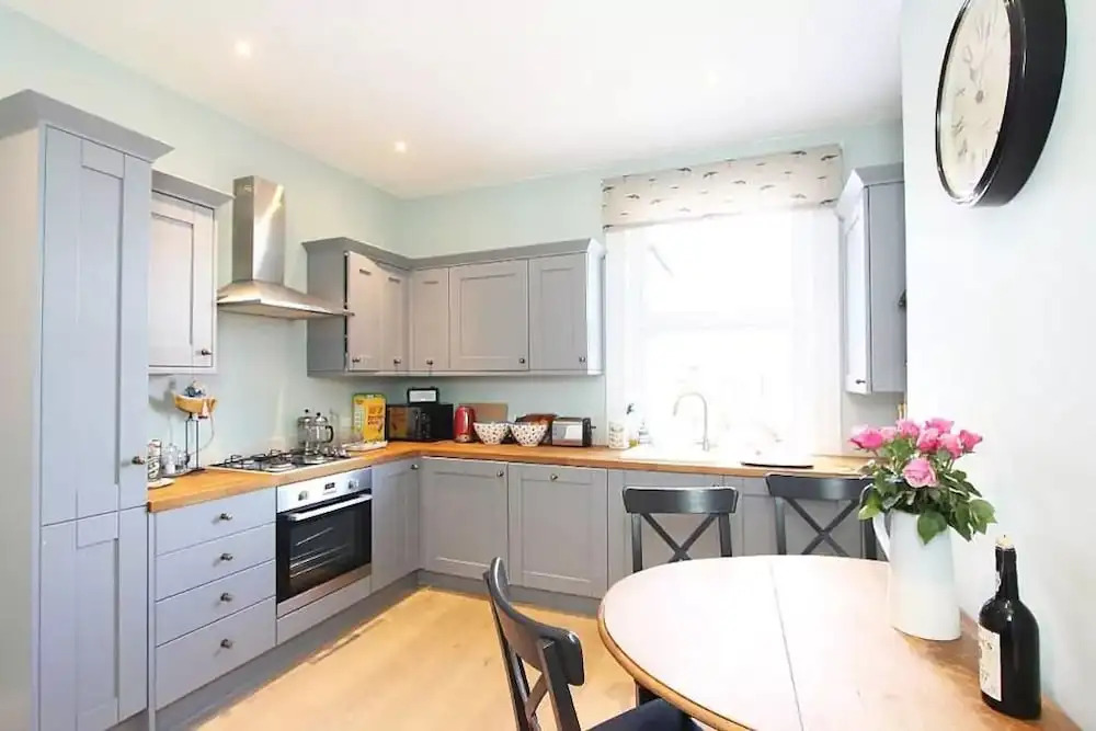 Spacious 3 Bedroom Home In North London