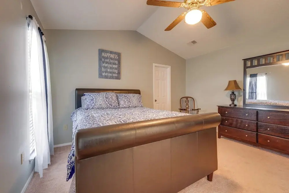 Horn Lake Home w/ Yard: 8 Mi to Graceland!