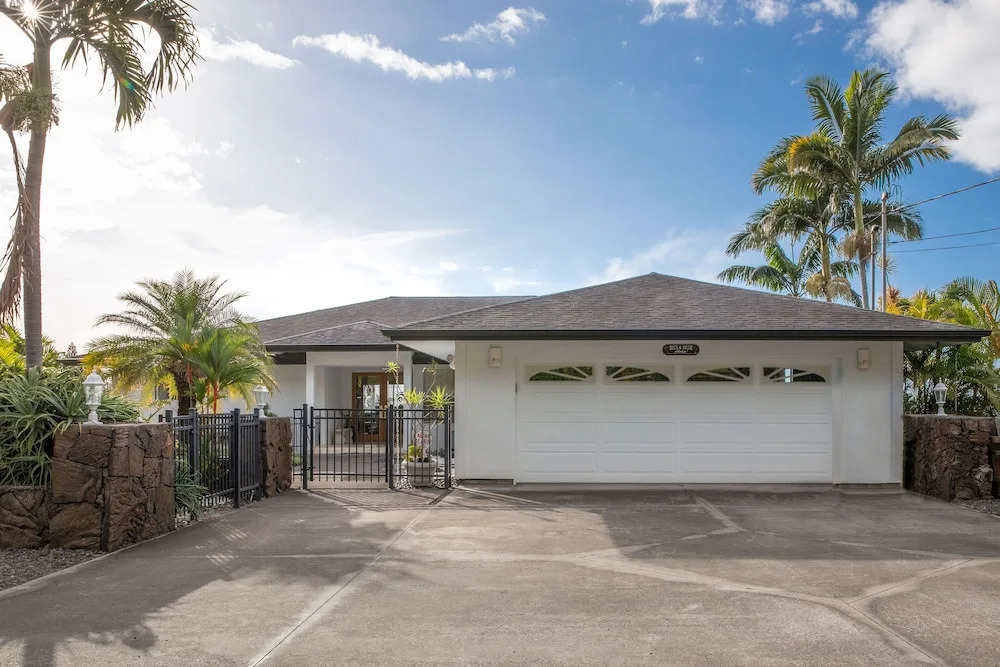 New Listing! Kona Sunset Hale W/ Ocean Views 3 Bedroom Home