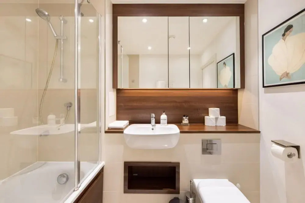 The London Retreat - Alluring 2bdr Flat With Balcony