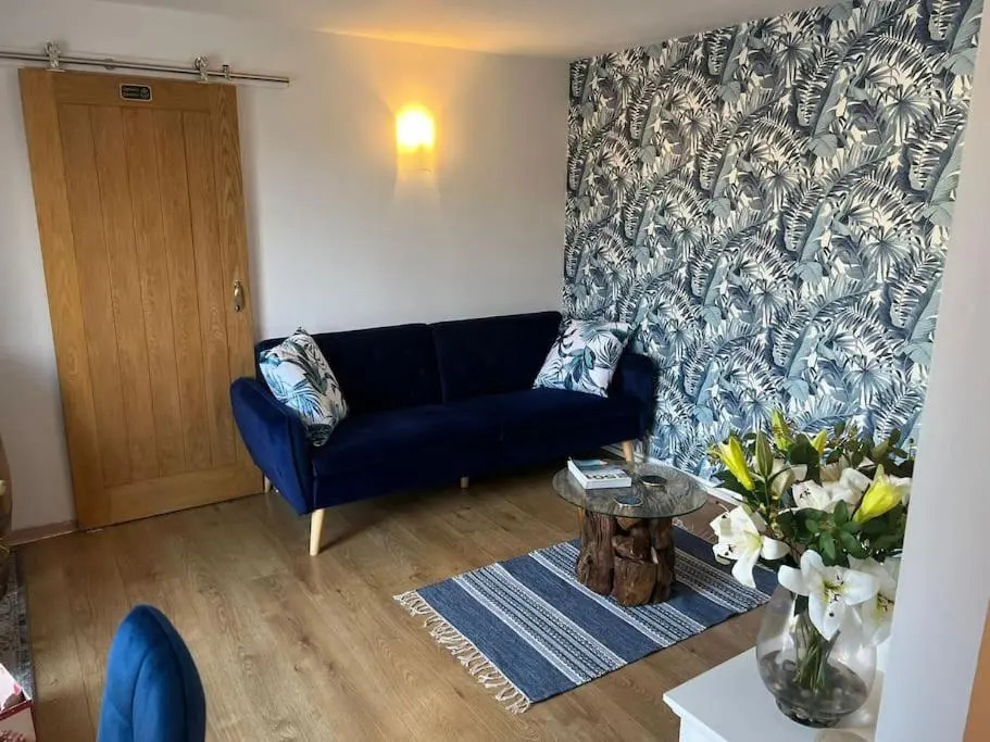 Unique One Bedroom Guest House with Free Parking