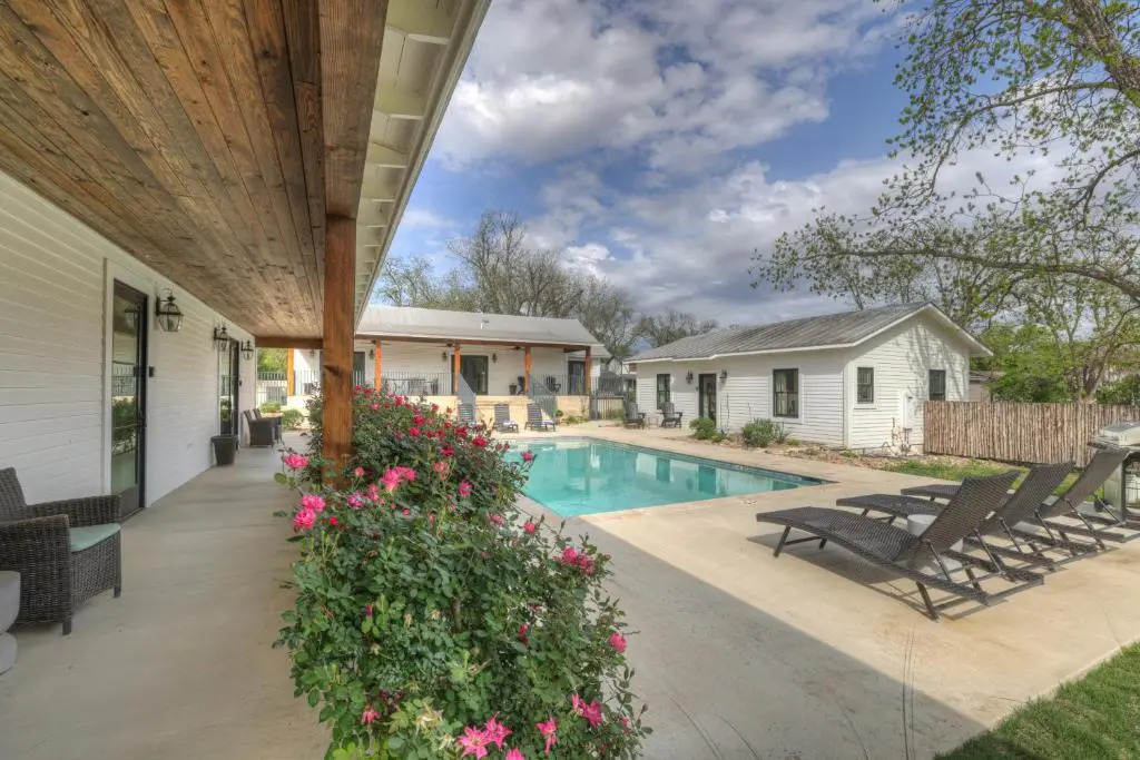Schubert Inn Suite-b Pool Grill Walk to Main