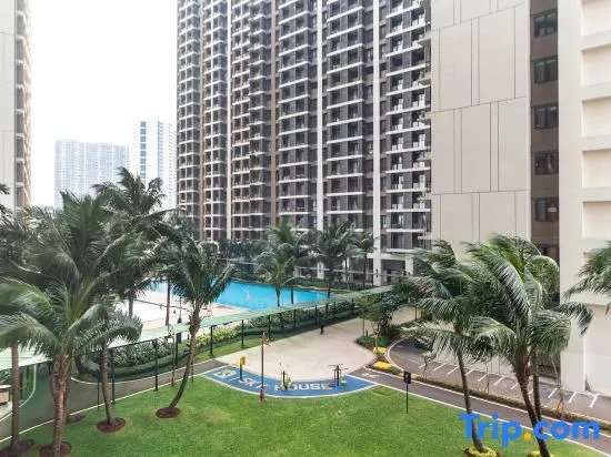 Pool view studio-Sky House BSD near AEON & ICE- L3