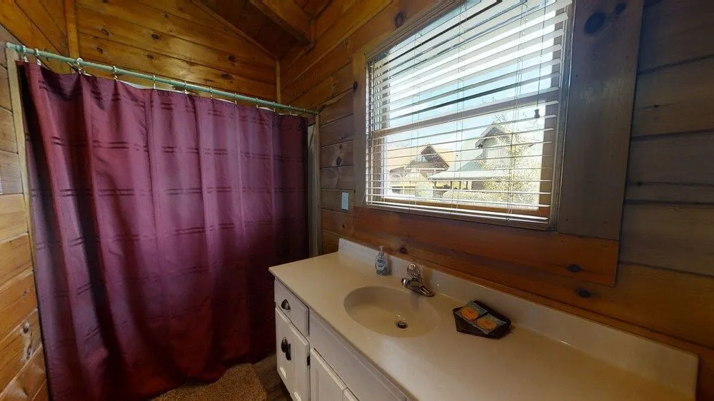Pure Country - 3 Br cabin by RedAwning