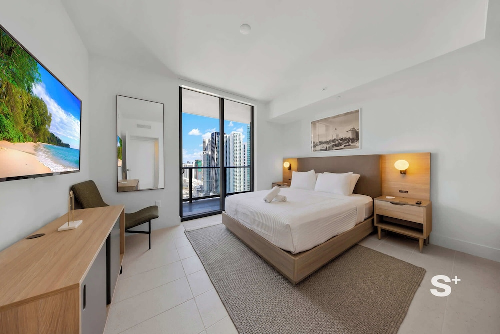 2-BD Condo in DTW Miami - City Views