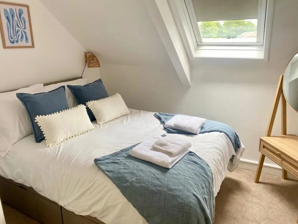 Central Tenby 3 Bed Apt Sleeps 6 to 8 Dog Friendly