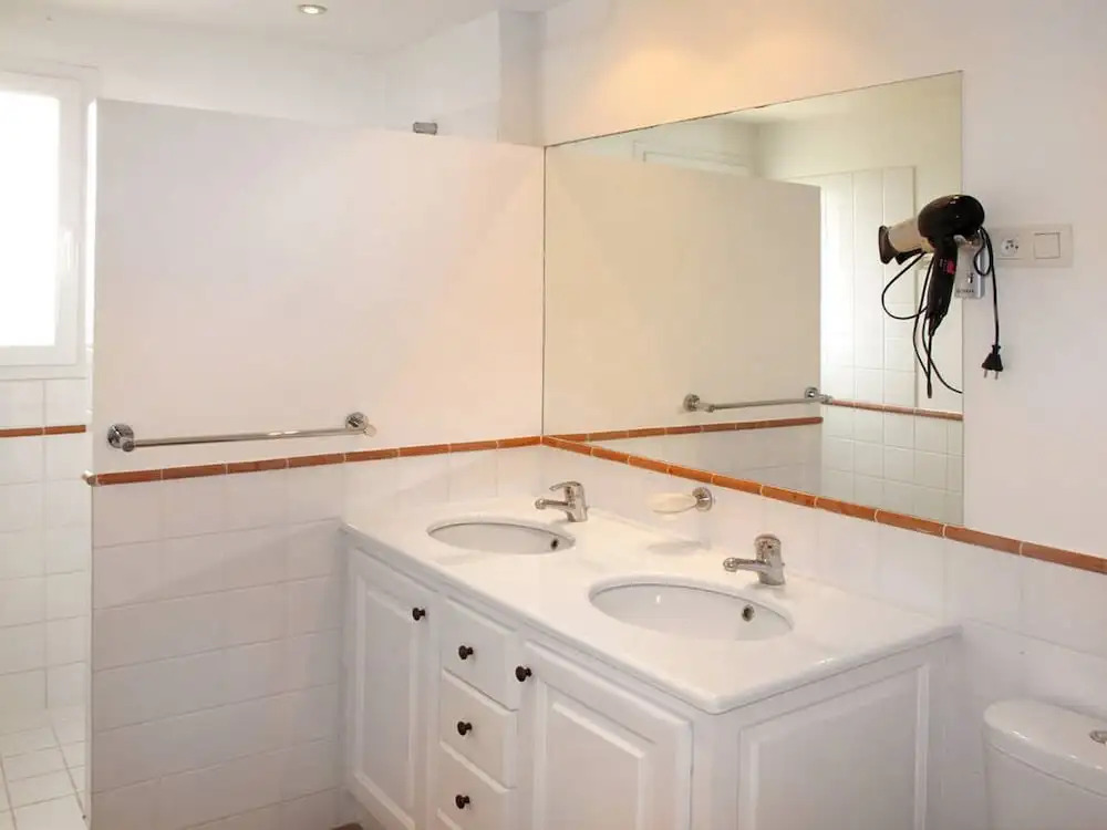Tidy Appartment With Dishwasher and AC, 10 km From the Beach