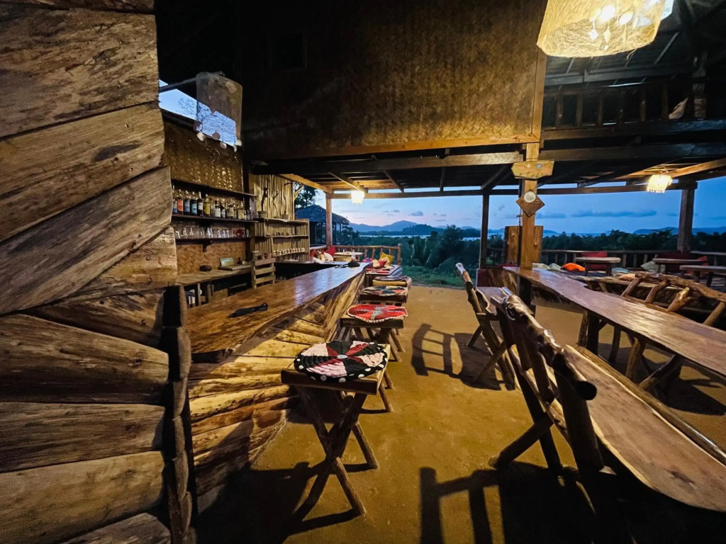 Jungle bar Resto & Cottages
