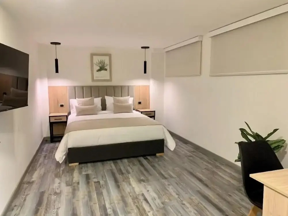 Hotel 86 Suites