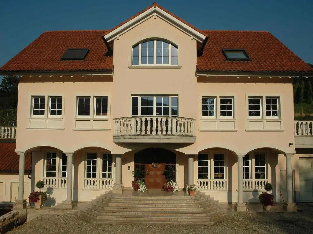 Weingut-Brennerei-Ferienwohnungen Eugen Wissler