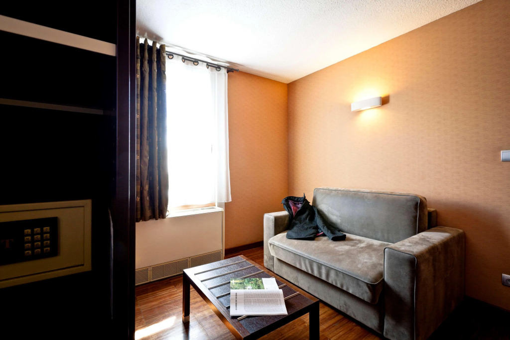 Kyriad Lyon Sud - Saint Genis Laval