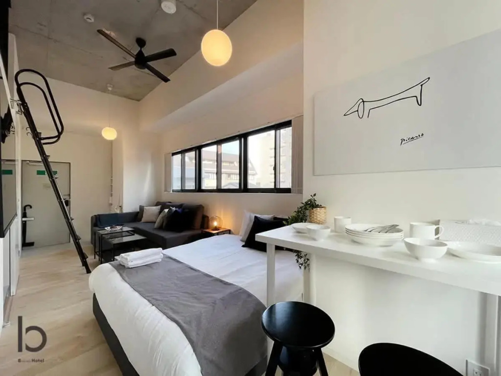 Contemporary 1BR apt few mins walk to peace park room wifi available