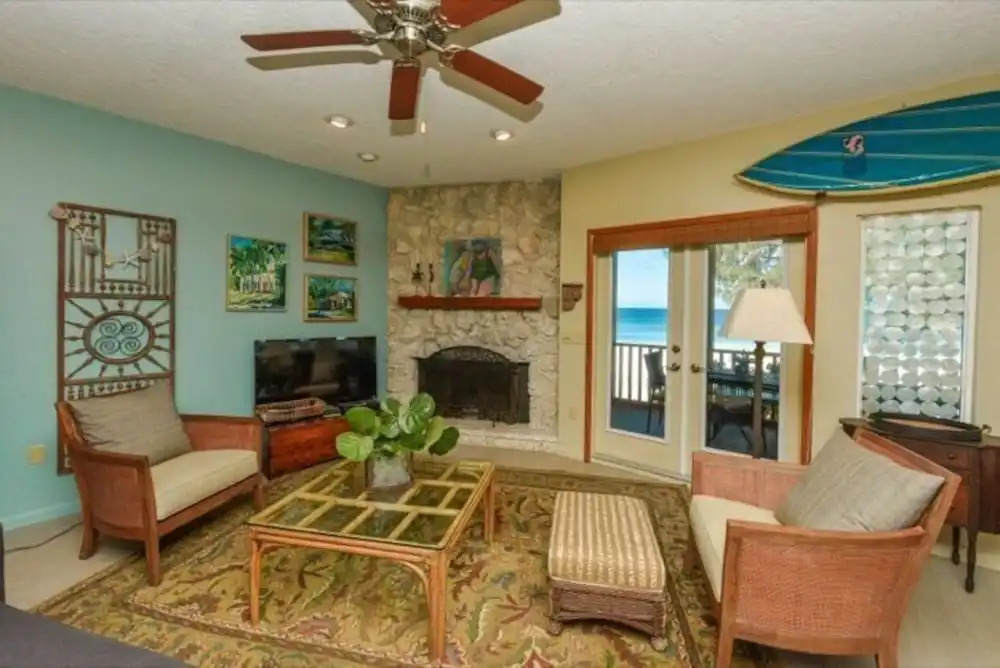 2903 Avenue F 3 Bedroom Home by RedAwning