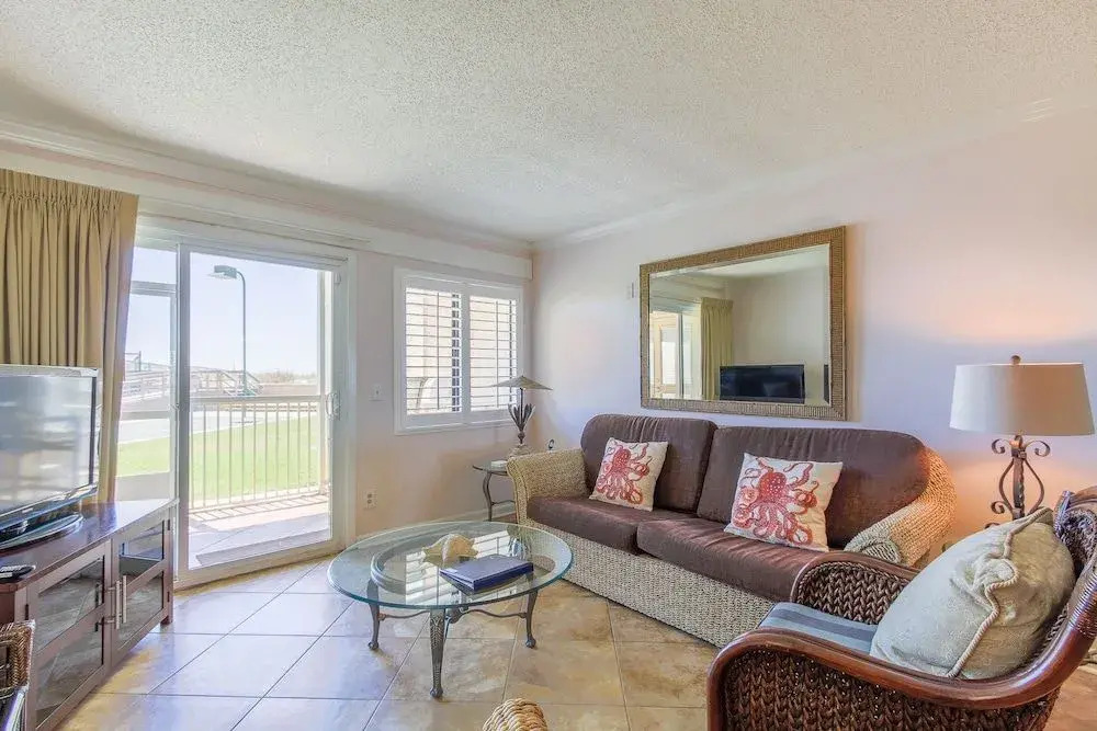 Gulf Shore Condo #104 - 2 Br condo by RedAwning