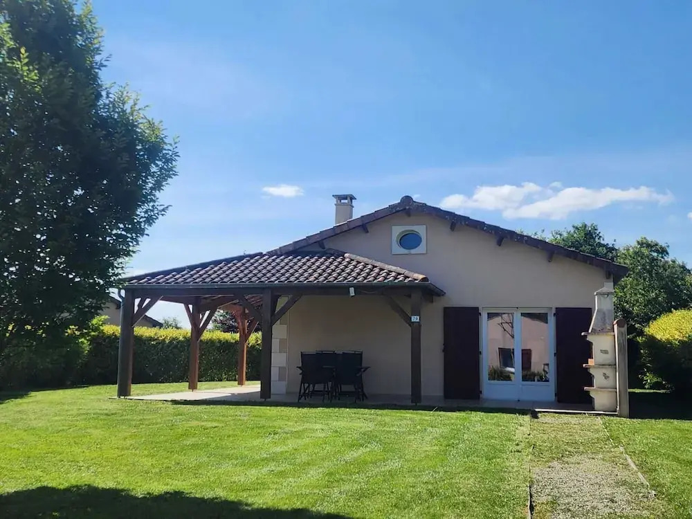 Spacious villa with garden and pool