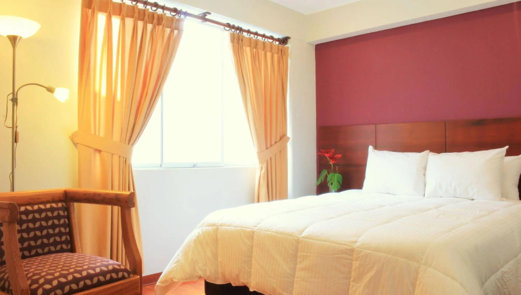 Naira Hotel