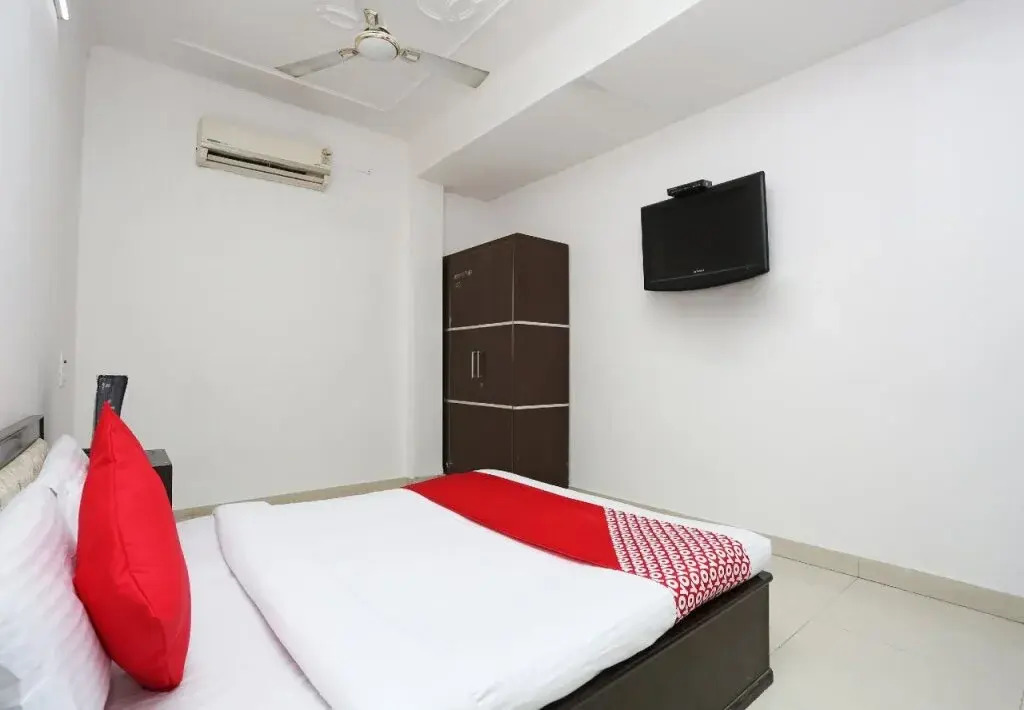 Taj Guest House By OYO Rooms