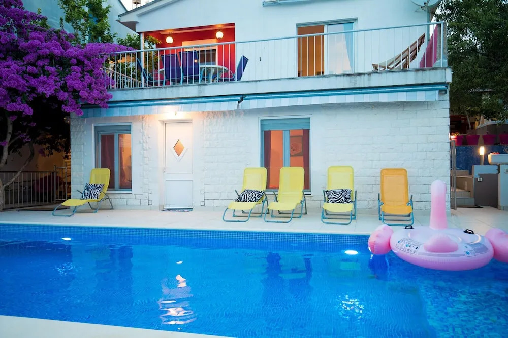 House Pinky