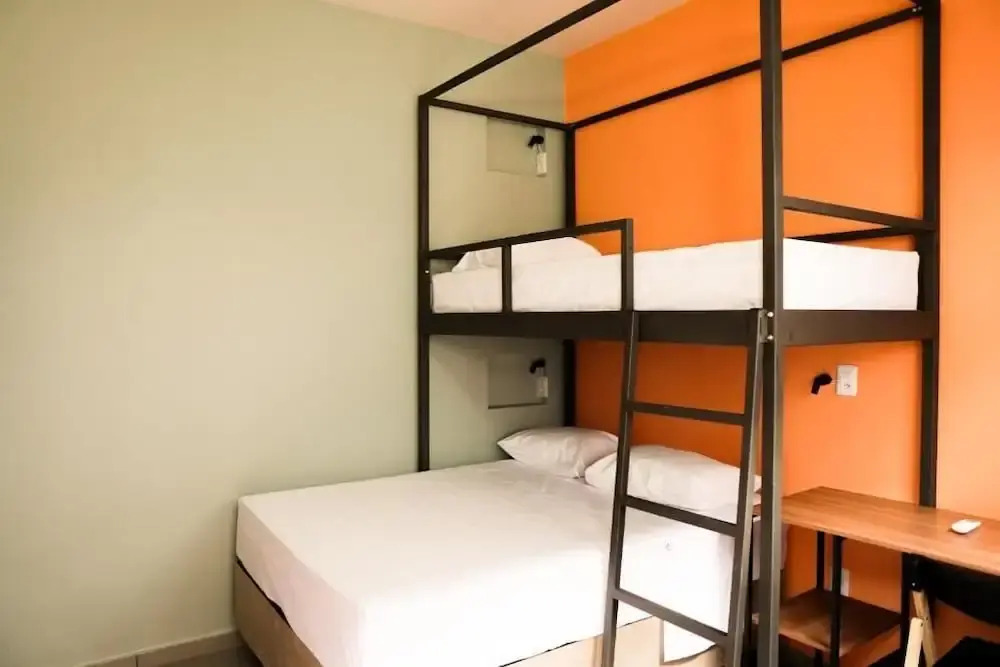 Local Hostel e Suites Belem